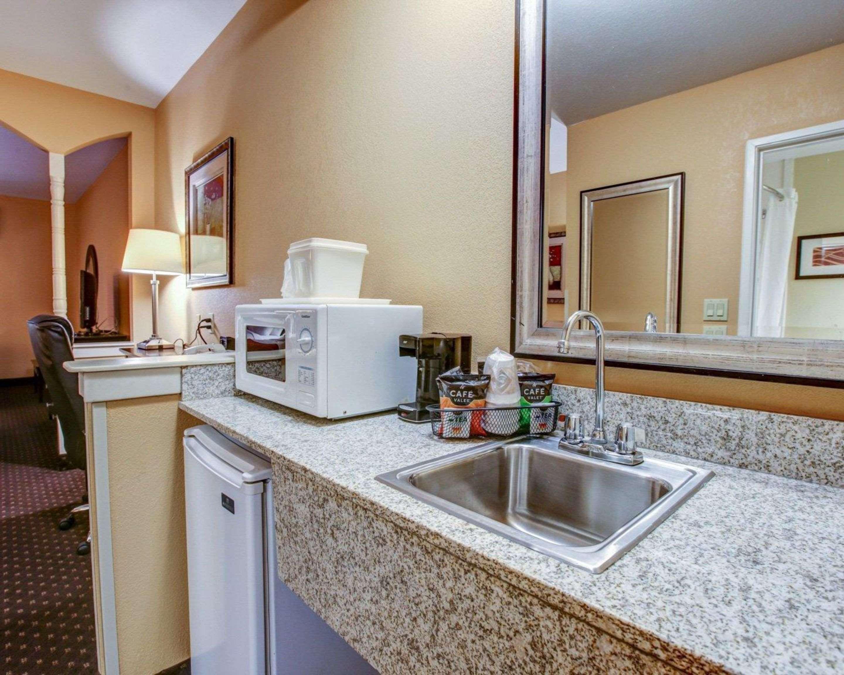 Comfort Suites At Rivergate Mall Гудлетсвилл Экстерьер фото