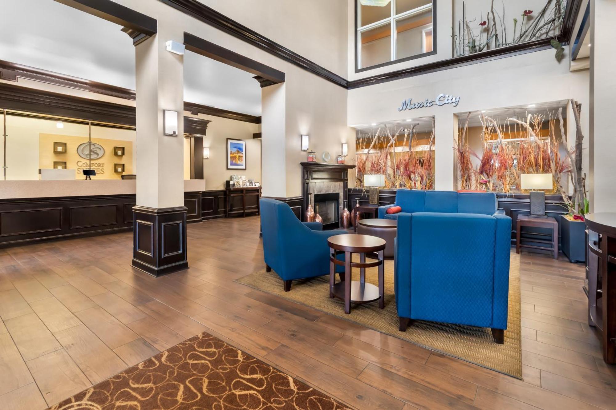 Comfort Suites At Rivergate Mall Гудлетсвилл Экстерьер фото